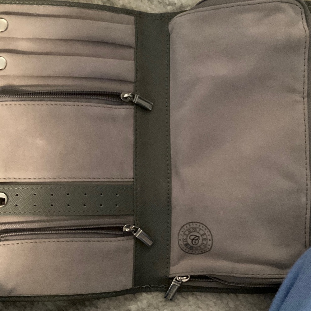 Travel jewelry case